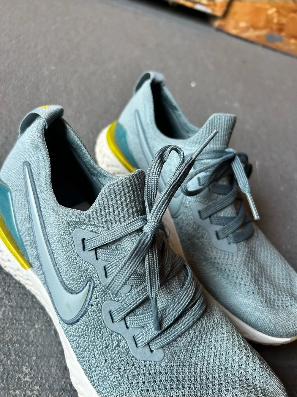 Nike Women’s Athletic Sneakers in Teal with Yellow Accent like new
